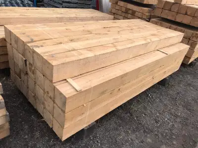 Poutre de bois en pruche. 3x4x8’: 10.60$/ch. 4x4 (8’, 10’ et 12’). 4x6 (8’, 12’ et 16’). 4x8 (8’, 10...