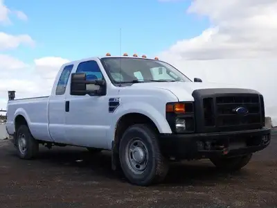 2010 Ford F250 Ford F250 2010 Essieu avant: 5250 lb, Essieu arrière: 6250 lb, Suspension: RESSORT, E...