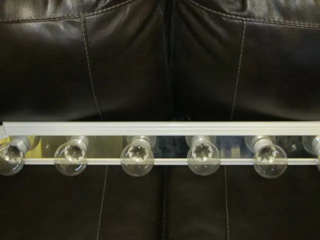 BATHROOM LIGHT FIXTURE in Indoor Lighting & Fans in Ottawa - Image 3