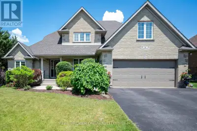 In a neighbourhood where many homes require compromising on either lot size, floor plan, or privacy,...