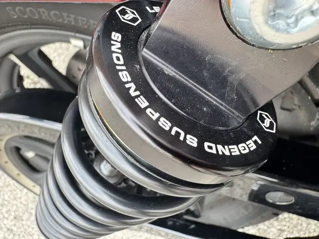 2022 Harley-Davidson Iron 883 **VANCE & HINES PIPES** **TONS OF  in Street, Cruisers & Choppers in Markham / York Region - Image 13