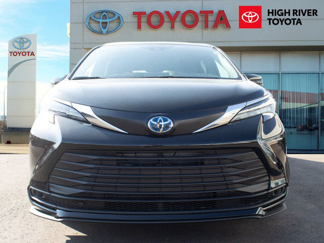 Toyota Sienna XLE 2021 in Cars & Trucks in Calgary - Image 3
