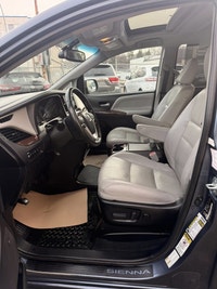 **CARS TRUCKS SUV 4X4 VAN AWD EDMONTON FINANCING AVAILABLE EASY FINANCING ** 2017 TOYOTA SIENNA XLE... (image 9)