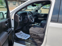 5.3L V8|HEATED CLOTH FRONT BUCKET SEATS|BOSE|R/CAMERA|R/START|20" BLACK ALUMINUM WHEELS Sharper, mor... (image 7)