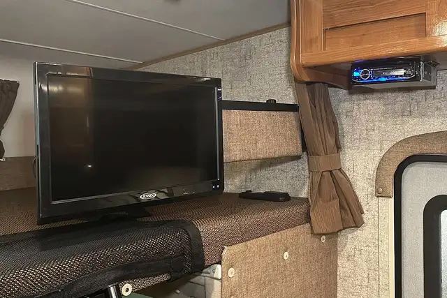 2018 Coachmen Leprechaun 220QB – Pre-Owned Class C Motorhome. in RVs & Motorhomes in Red Deer - Image 20