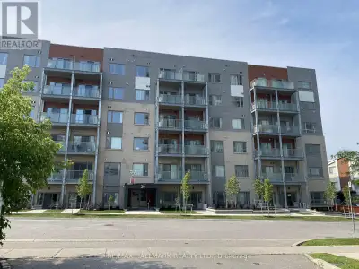 Spacious 2 Bedroom & Full 2 Bathroom Unit. Approx. 900 Sqft. Open Concept Living/Dining RoomWith Wal...
