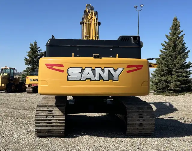 2023 SANY SY365C LC - 895 Hrs - Warranty, Choice of Bucket in Heavy Equipment in Lethbridge - Image 5