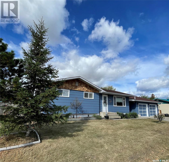 708 Birch CRESCENT Hudson Bay, Saskatchewan in Houses for Sale in Nipawin - Image 2