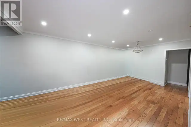 812 Kennedy Road Toronto (Ionview), Ontario, photo 4 of 4