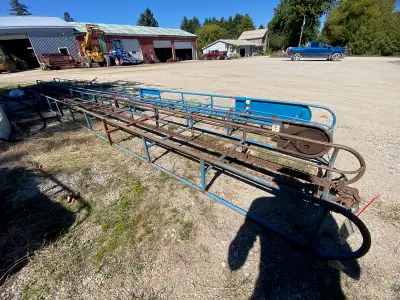 Welcome to Stoneage Equipment Selling this Allied electric pipe elevator. 28Ft.