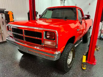Spécial du mois de Septembre! Dodge Power Ram W150 4X4 1992, automatique, V8, véhicule Restauré à ne...