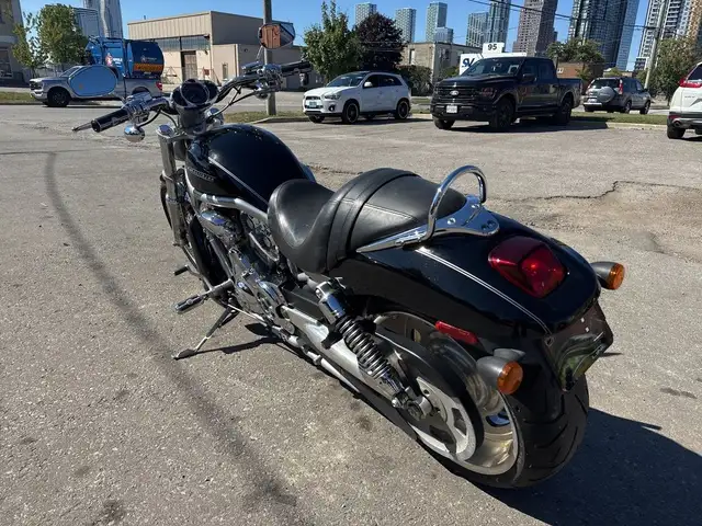 2009 Harley-Davidson V-Rod ~ V-ROD ~ 1250CC ~ CANADIAN ~ LOW KMS in Street, Cruisers & Choppers in City of Toronto - Image 7