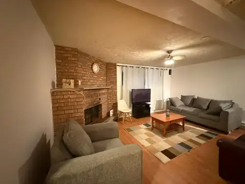 Magnifique et spacieux 5½ + bureau à louer – Ville Saint-Laurent, Montréal Disponible dès maintenant...