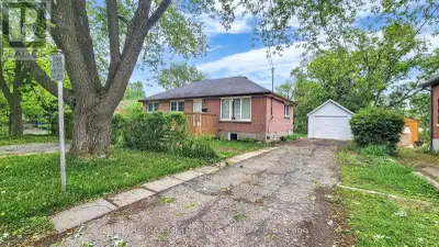 A Beautifully Renovated 3 Bedroom Bungalow Situated In An Amazing Family Oriented Area In Peterborou...