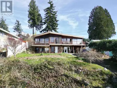 **Exceptional Investment Opportunity or Dream Home!** Welcome to 4934 Geer Road, a great property of...