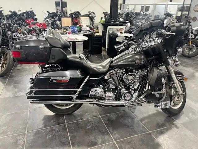 2008 Harley-Davidson Electra Glide Ultra Classic in Street, Cruisers & Choppers in Sudbury - Image 9