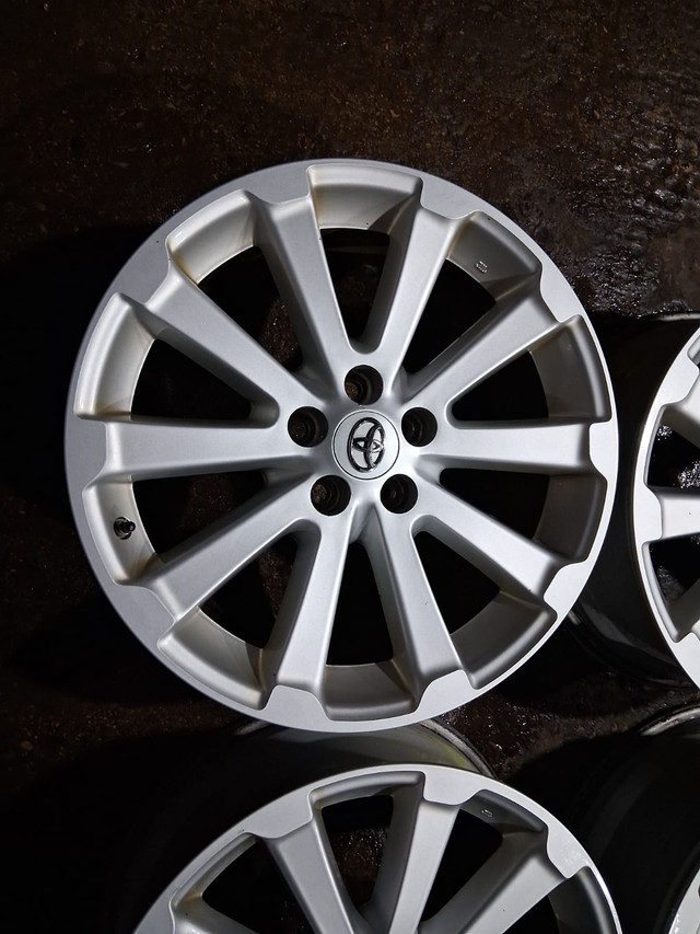 19" 19in - OEM TOYOTA/LEXUS ALLOY RIMS - WITH TPMS (SENSORS) in Tires & Rims in Kitchener / Waterloo - Image 3