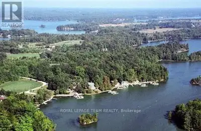 Melody Lodge is situated on Cranberry Lake which is attached to the beautiful Rideau Lakes system, I...