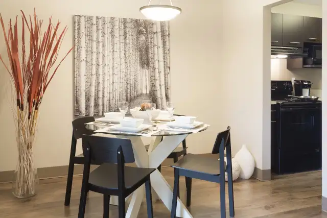 St. Vital Villa & Westover Square - 2 Bedroom  Apartment for Ren in Long Term Rentals in Winnipeg - Image 9