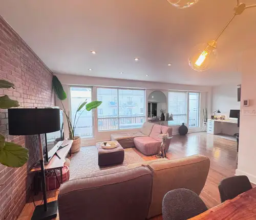 ✨ Key Features: Unique loft / condo concept 1100 sq. ft. of bright living space Spacious primary bed...