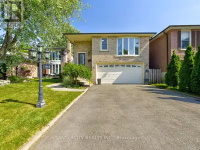 Extremely spacious 5-level backsplit in Timberlea offering multiple rental income opportunities. Sep...