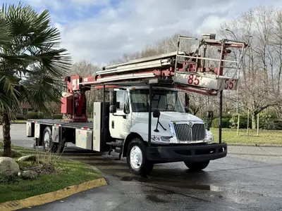 2010 International 4300 Durastar Bucket Flat Deck Diesel Truck 7.6L 2725hrs Automatic Cruise control...