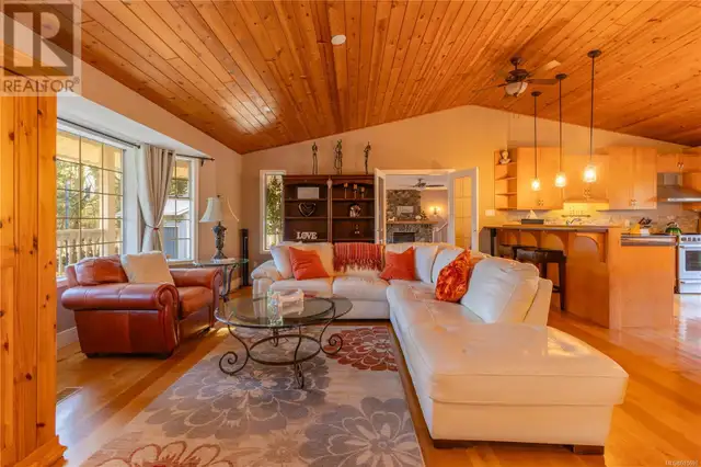 777 Salsbury Rd Courtenay, British Columbia in Houses for Sale in Comox / Courtenay / Cumberland - Image 11