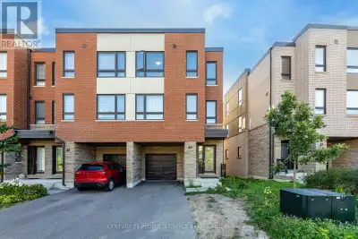 Welcome to 49 Woodstream Dr, Etobicoke! Beautiful immaculate newly painted freehold end-unit townhou...