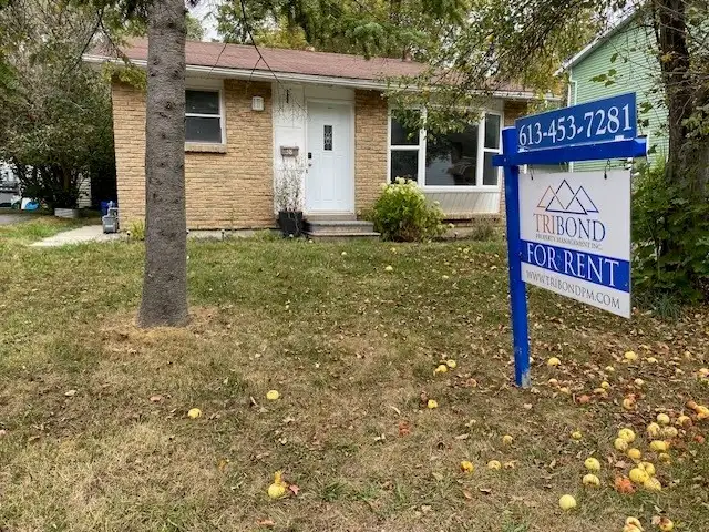 38 Calderwood Drive - Upper - 4 bed, 1 bath - STUDENTS ** FIRST 