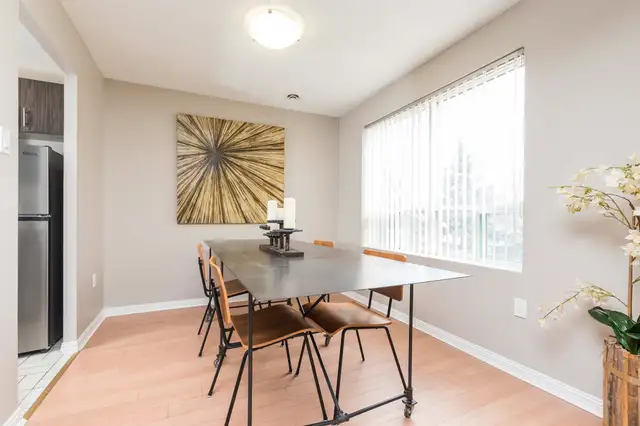 2 Bedroom + 2 Baths with Ensuite Laundry Downtown London62854406587137122