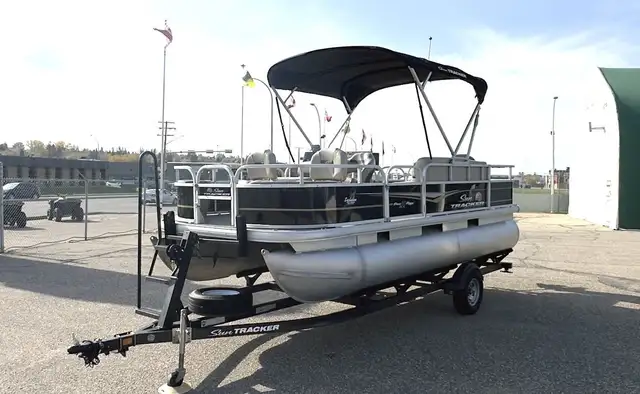 2021 Sun Tracker Bass Buggy 18 DLX Merc 40 4Stroke Command Thrus in Powerboats & Motorboats in Prince Albert - Image 2