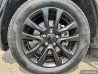 This Jeep Grand Cherokee WK delivers a Regular Unleaded V-6 3.6 L/220 engine powering this Automatic... (image 9)