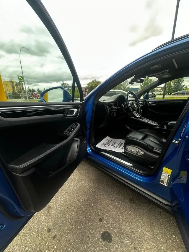 2020 Porsche Macan S AWD- No Accidents- Low KM- Pano Roof in Cars & Trucks in Calgary - Image 18