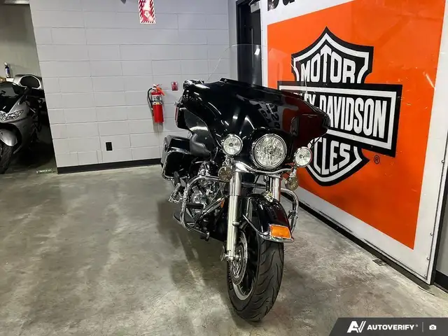 2006 Harley-Davidson FLHTI ELECTRA GLIDE STD in Sport Touring in Calgary - Image 3