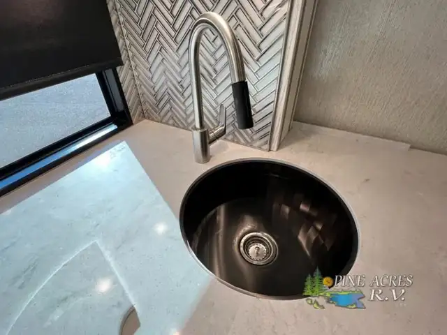 2024 Newmar New Aire 3549 Luxury Diesel Pusher in RVs & Motorhomes in Moncton - Image 45