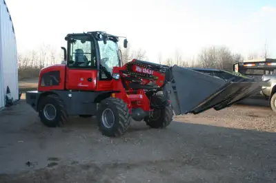 Manitech 4.5 telescoping wheel loader, 1500 kg lift, cab , heater, a/c, three external remotes, Cumm...
