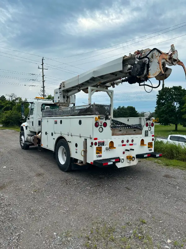 2013 International 4300 - Altec DL42B Digger Derrick in Other in Napanee - Image 6