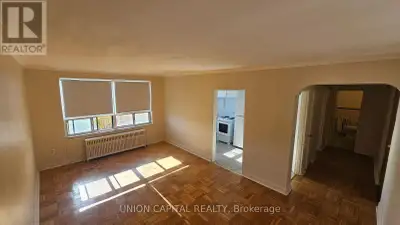 Welcome To This Classic Large 1 Bedroom Suite In A Prime Location Midtown Toronto. Close To Public T...