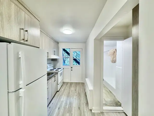 3.5-Bedroom Units Available – Heating & WiFi Included – Rosemont