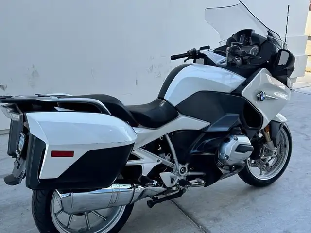 2018 BMW R 1200 RT ALPINE WHITE PREMIUM-WHITE! in Street, Cruisers & Choppers in Saskatoon - Image 10