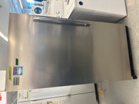 7739-Réfrigérateur FRIGIDAIRE 16.6 Cu. Ft. white Upright Freezer