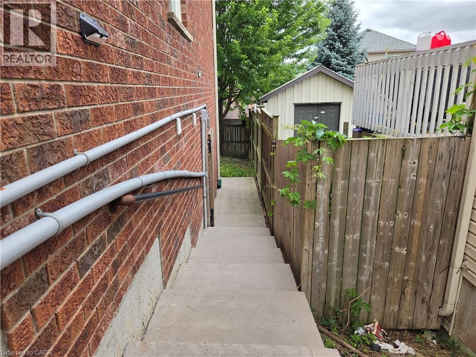 709 WINDFLOWER Crescent Kitchener, Ontario 5