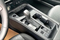 Premium,power Sliding Moonroof,wireless Charging Pad,ambient Lighting,walkaway Lock/unlock,auto-dimm... (image 6)
