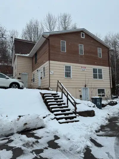 2 bed / 1 bath apartment near UNB