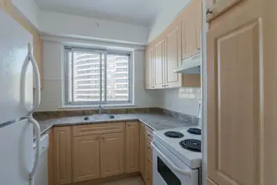 775 square foot, 9th floor one-bedroom apartment - ID 1696