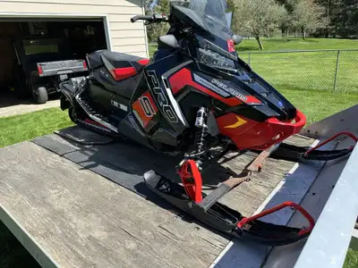 APPLY NOW: https://www.ridecollective.ca/get-pre-approved The 2017 POLARIS 800 SWITCHBACK PRO-S ES 1...