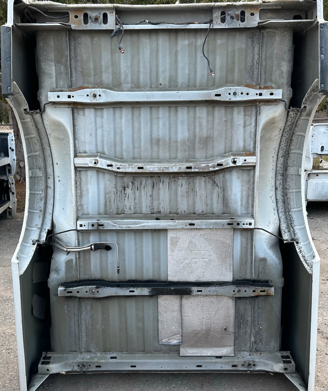 Southern Box/Bed Ford F150 Rust Free! in Auto Body Parts in Saskatoon - Image 3