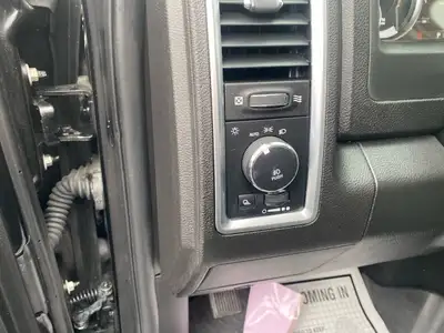 2022 RAM 1500 Classic SLT CLEAN CARFAX!!!! 4x4 HEMI, CRUISE,..., View more