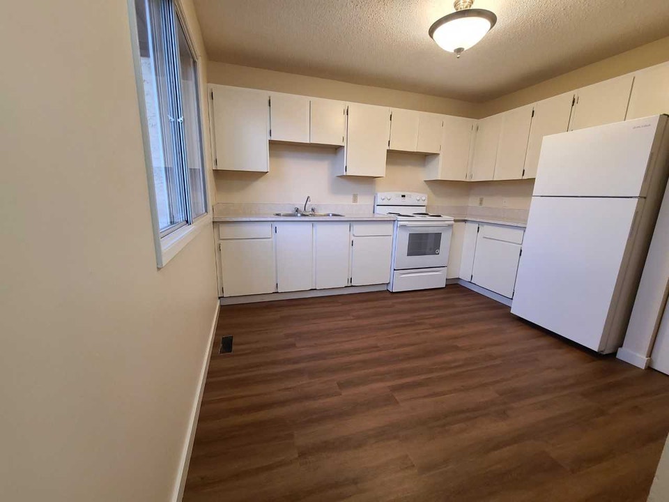 Fenced Yard - 3 BED x 1.5 BATH Townhouse Southside 2