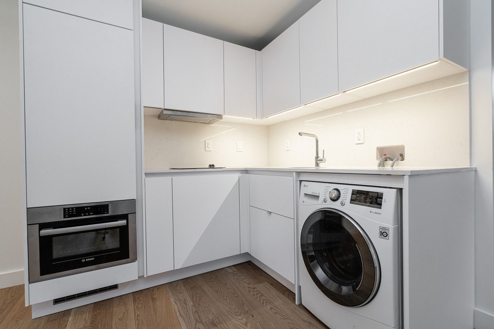Bachelor suite, Dowling and King Street - ID 3511 4